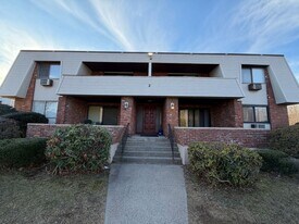 565 Talcottville Rd in Vernon, CT - Building Photo