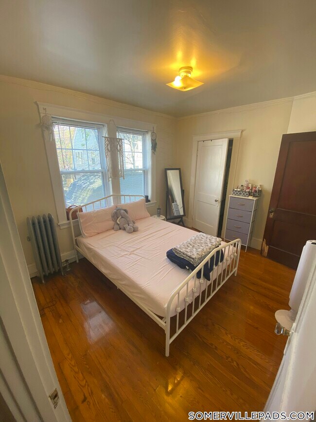 157 Summer St, Unit 1R in Somerville, MA - Foto de edificio - Building Photo