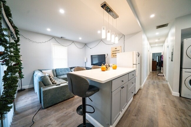 137 Centre St in Boston, MA - Building Photo - Building Photo