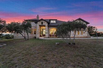 235 Chestnut Crossing in Burnet, TX - Foto de edificio - Building Photo