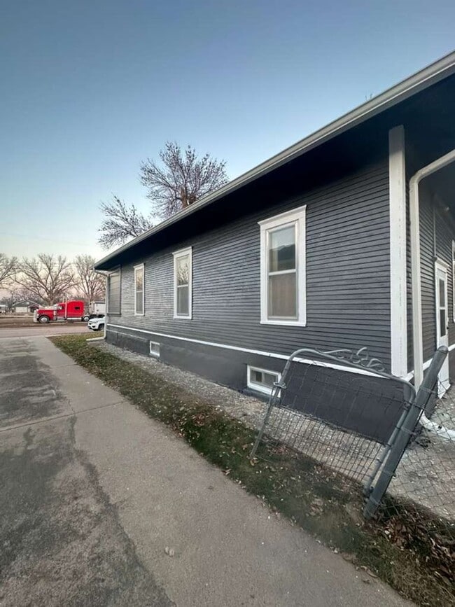 213 E 1st Ave in Lennox, SD - Building Photo - Building Photo