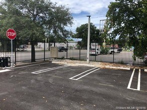 1130 NW 62nd St-Unit -1 in Miami, FL - Building Photo - Building Photo