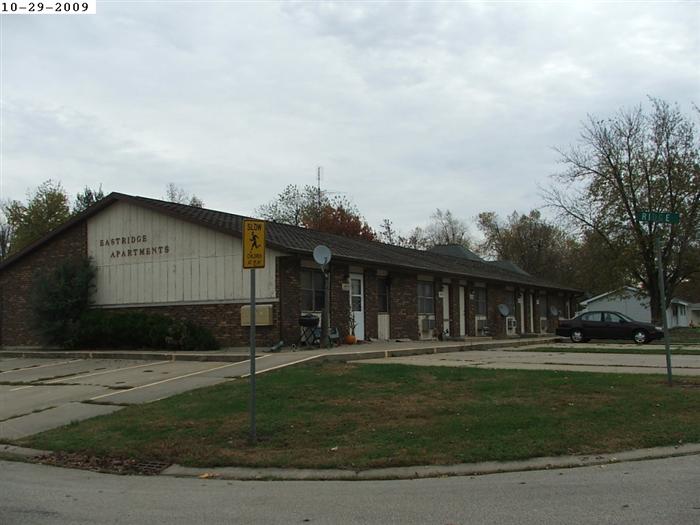 1417 W Elm St in Taylorville, IL - Building Photo