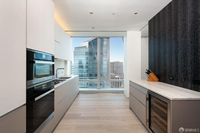 181 Fremont St in San Francisco, CA - Building Photo - Building Photo