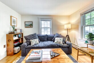 22 Seaview Ave in Ogunquit, ME - Building Photo - Building Photo