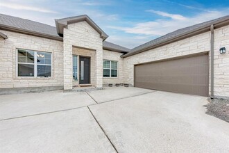 92 Sierra Mosca Trl in Liberty Hill, TX - Building Photo - Building Photo