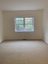 144 Lake Shore Rd, Unit 1 in Boston, MA - Building Photo - Building Photo