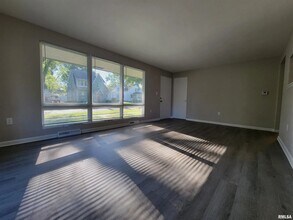 1111 Summer St in Pekin, IL - Building Photo - Building Photo