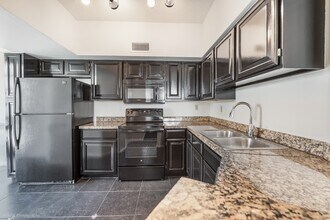 1280 S Alhambra Cir, Unit 2402 in Coral Gables, FL - Building Photo - Building Photo