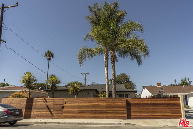 977 Vernon Ave in Los Angeles, CA - Building Photo - Building Photo