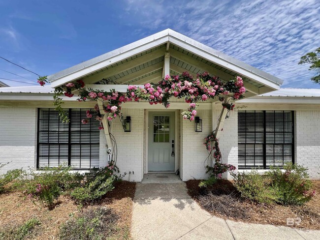 215 Tensaw Ave in Fairhope, AL - Building Photo - Building Photo