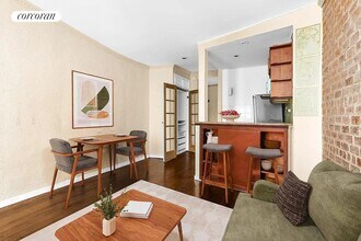 304 E 73rd St in New York, NY - Building Photo - Building Photo