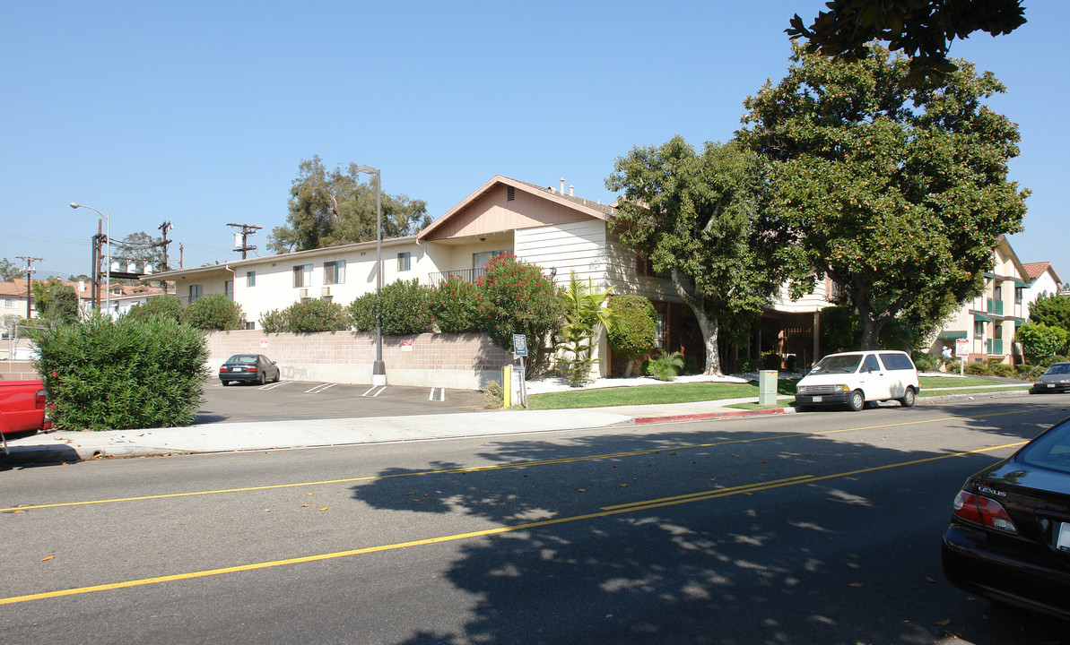 1435 E Wilson Ave in Glendale, CA - Building Photo