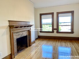 12 Ware St, Unit 2-401 in Cambridge, MA - Building Photo - Building Photo