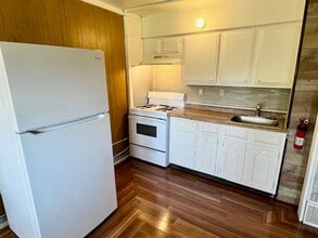 2301 Roosevelt Dr in Anchorage, AK - Building Photo - Building Photo