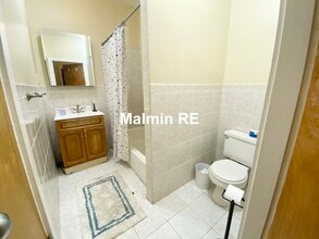 88 Hammond St, Unit 4 in Boston, MA - Foto de edificio - Building Photo
