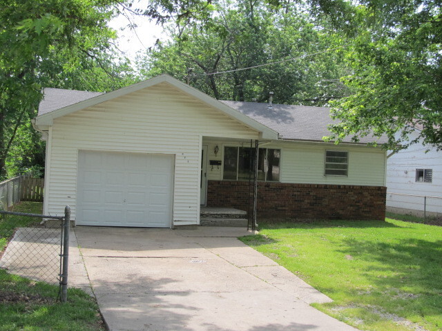 822 N Forest Ave in Springfield, MO - Building Photo