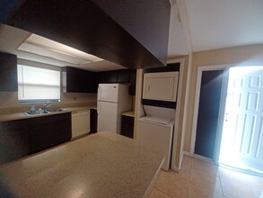 1711 NE 7th Pl-Unit -1713 NE 7th Place in Cape Coral, FL - Building Photo - Building Photo