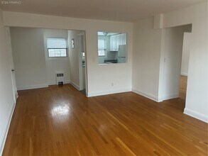 15 Schenck Ave in Great Neck Plaza, NY - Building Photo - Building Photo