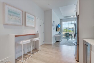 101 8th St S in Naples, FL - Building Photo - Building Photo