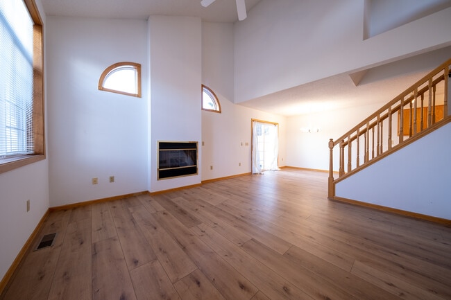 1896 Sapphire Pt in Eagan, MN - Building Photo - Building Photo