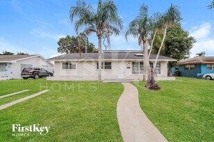 4882 Pine Cone Ln in West Palm Beach, FL - Building Photo