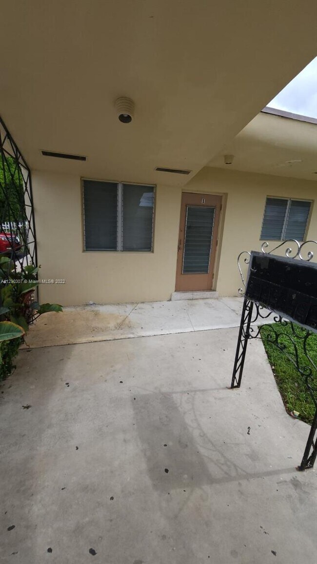 1280 NE 139th St-Unit -01 in North Miami, FL - Building Photo - Building Photo