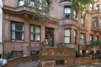 19 W 76th St in New York, NY - Building Photo - Building Photo