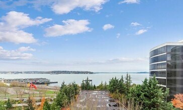 3028 Western Ave, Unit 505 in Seattle, WA - Building Photo - Building Photo