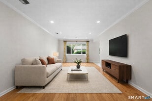 132 Southport Woods Drive in Fairfield, CT - Building Photo