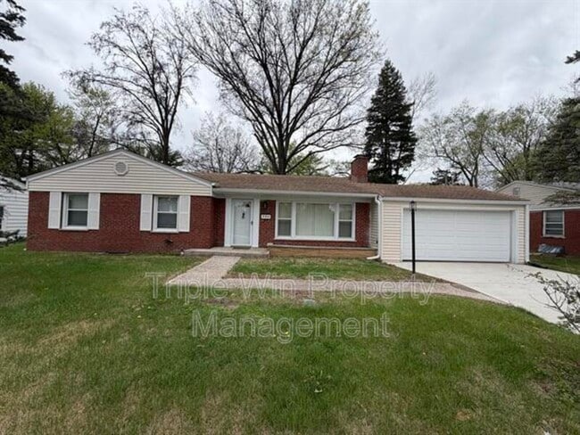 1045 N Florissant Rd in Ferguson, MO - Building Photo - Building Photo