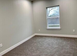 142 W 5th St-Unit -D in Kemah, TX - Building Photo - Building Photo