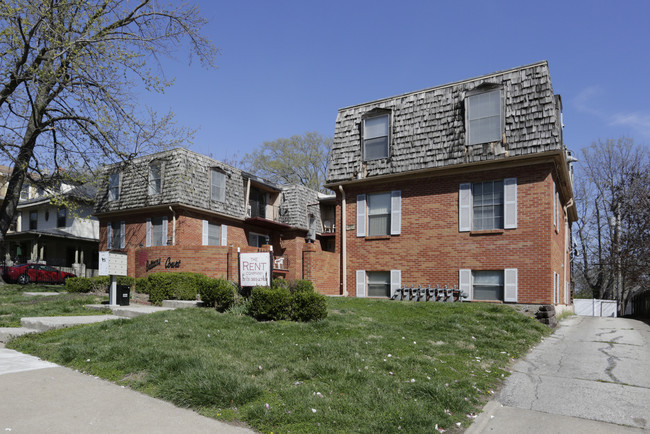 Brittany Court in Kansas City, MO - Foto de edificio - Building Photo