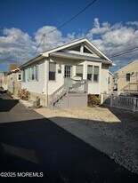 120 W Chadwick Way in Lavallette, NJ - Building Photo