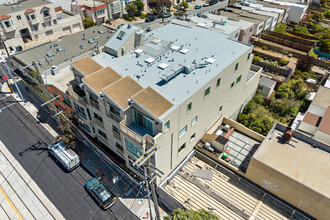 821 Taraval Ave in San Francisco, CA - Foto de edificio - Building Photo