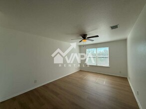 3719 Candleglenn in San Antonio, TX - Building Photo - Building Photo