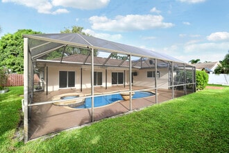 100 SW 15th Ct in Boca Raton, FL - Building Photo - Building Photo