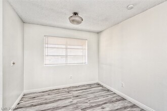 2684 Bryandouglas Dr in Las Vegas, NV - Building Photo - Building Photo