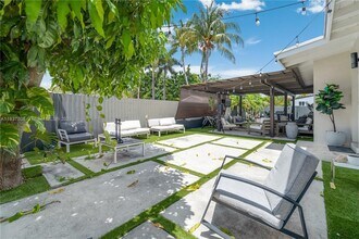 1245 NE 154th St in North Miami Beach, FL - Building Photo - Building Photo