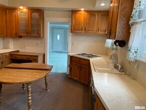 2206 Pacific St in Davenport, IA - Building Photo - Building Photo