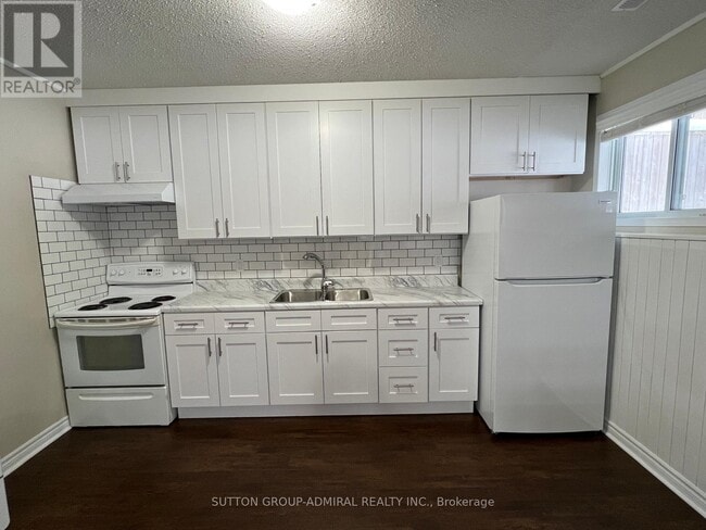 104 Helena St in Wasaga Beach, ON - Building Photo - Building Photo