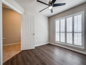9600 Grandview Dr in Denton, TX - Foto de edificio - Building Photo