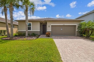 12072 Lake Blvd in New Port Richey, FL - Building Photo - Building Photo