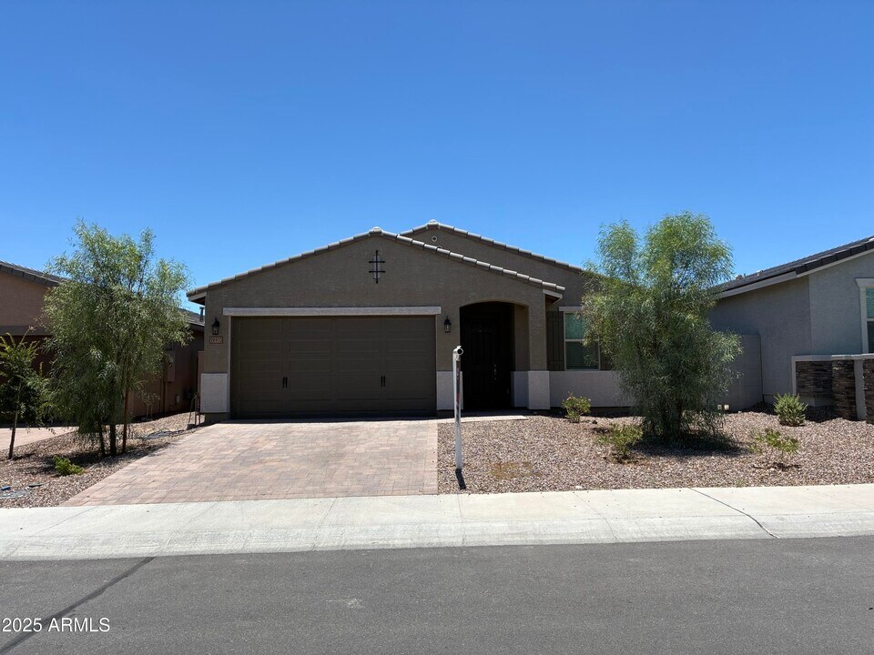 19913 W Palo Verde Dr in Litchfield Park, AZ - Foto de edificio