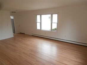 22950 Main Rd in Orient, NY - Building Photo - Building Photo