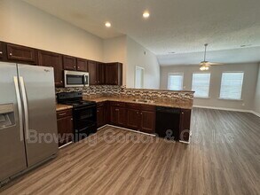 1321 Bairdscorner Dr in Murfreesboro, TN - Foto de edificio - Building Photo