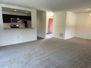 105 Montoya Dr in Branford, CT - Building Photo - Building Photo