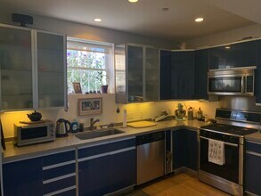 780 Dolores St, Unit 780B in San Francisco, CA - Building Photo - Building Photo