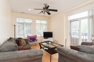 2416 N Greenview Ave in Chicago, IL - Building Photo - Building Photo