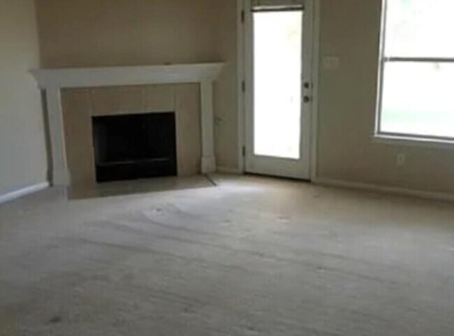 811 Shadow Creek Blvd in Buda, TX - Building Photo - Building Photo